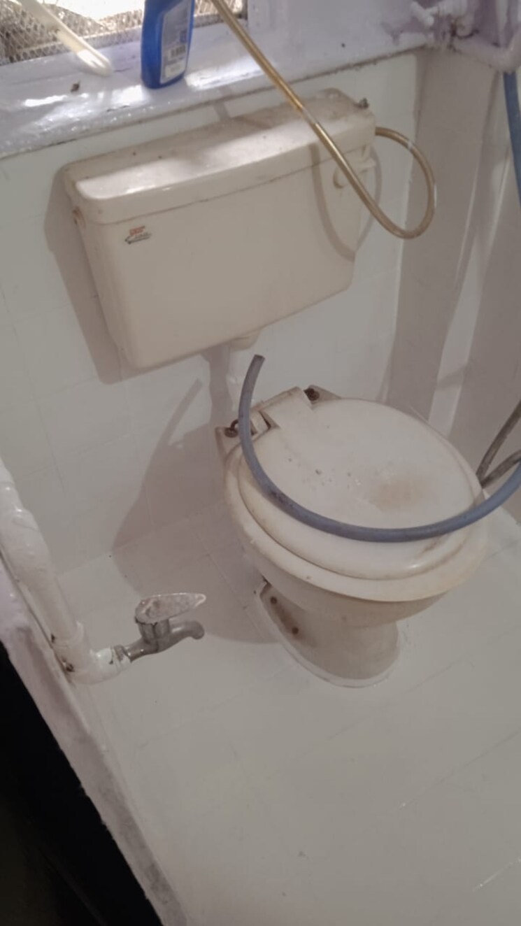 Bathroom, gokul-ashirwaad-apartment 1 RK 300 Sq.Ft. Apartment In Juhu Mumbai 8760468