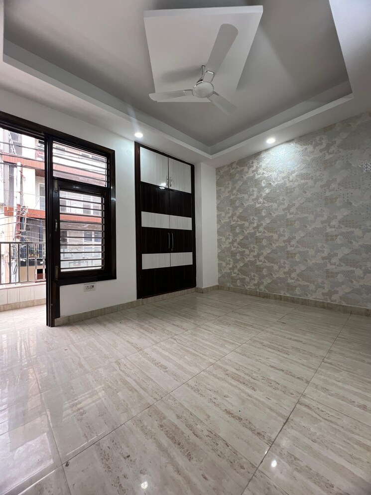 Room, smart-lane 3 Bedroom 120 Sq.Mt. Builder Floor In Niti Khand Ghaziabad 8760491