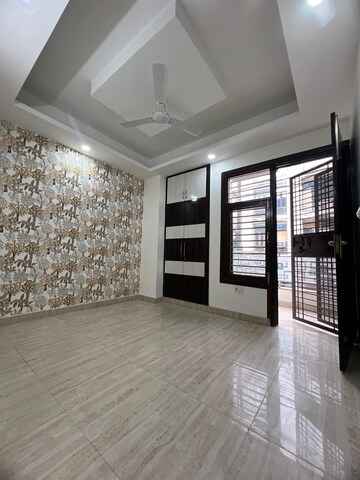 Room in 3 BHK Builder Floor at Smart Lane, Niti Khand – for Sale