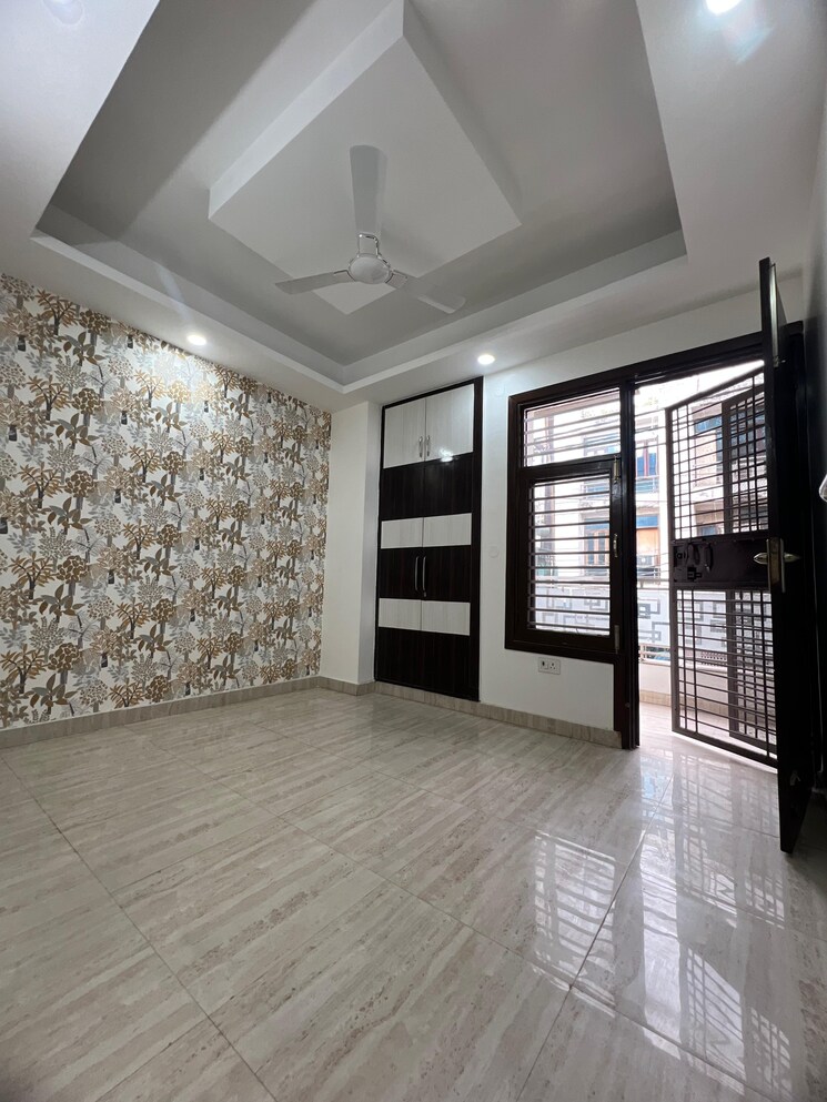 Room, smart-lane 3 Bedroom 120 Sq.Mt. Builder Floor In Niti Khand Ghaziabad 8760491