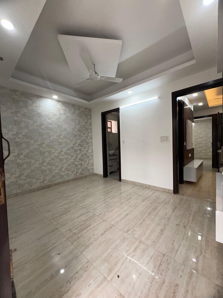Room, smart-lane 3 Bedroom 120 Sq.Mt. Builder Floor In Niti Khand Ghaziabad 8760491