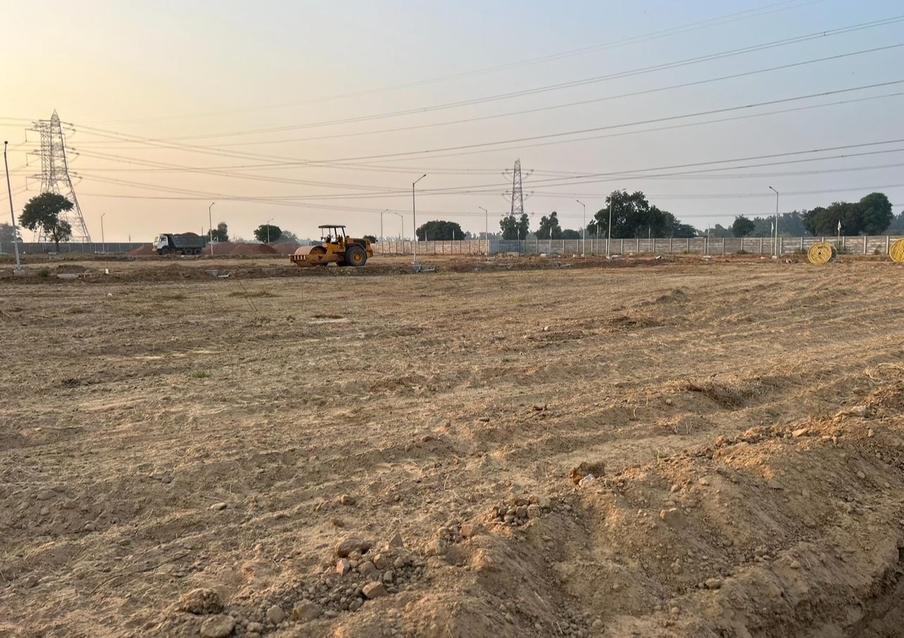 Plot For Sale in Spiti Palm Estate