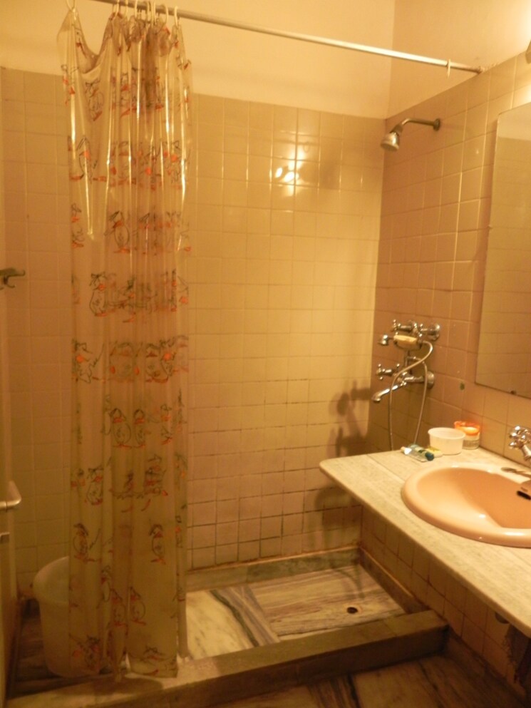 Bathroom, greater kailash ii 3 Bedroom 1800 Sq.Ft. Apartment In Greater Kailash ii Delhi 8760597