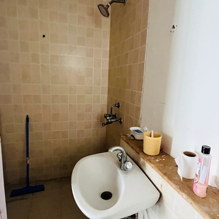 Bathroom, jaypee-greens-kosmos 2 Bedroom 950 Sq.Ft. Apartment In Sector 134 Noida 8760633