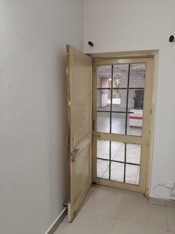 Room in 6 BHK Villa at Sector 30 – for Sale