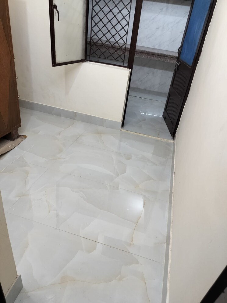 Bathroom, ntpc-township 2.5 Bedroom 1200 Sq.Ft. Apartment In Sector 33 Noida 8760638