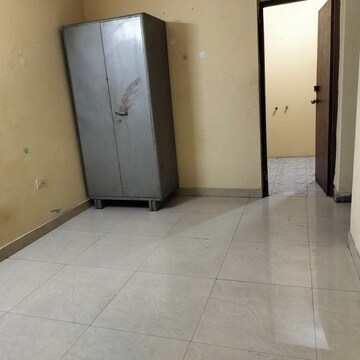 Room in 2.5 BHK Apartment at Udhay Giri, Sector 34 – for Rent