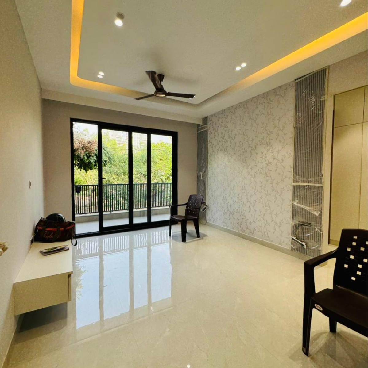 4 BHK + Pooja Room,Servant Room 300 Sq.Yd. Builder Floor in Ansal API Esencia