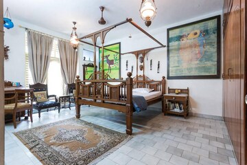 Master Bedroom in 6+ BHK Villa at Sector 40 – for Sale
