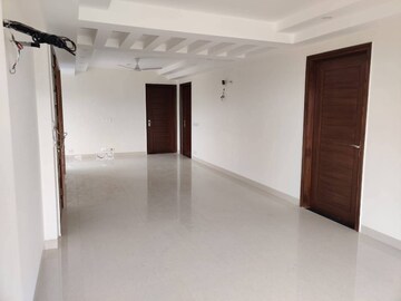 Room in 3 BHK Builder Floor at Sector 45 – for Rent