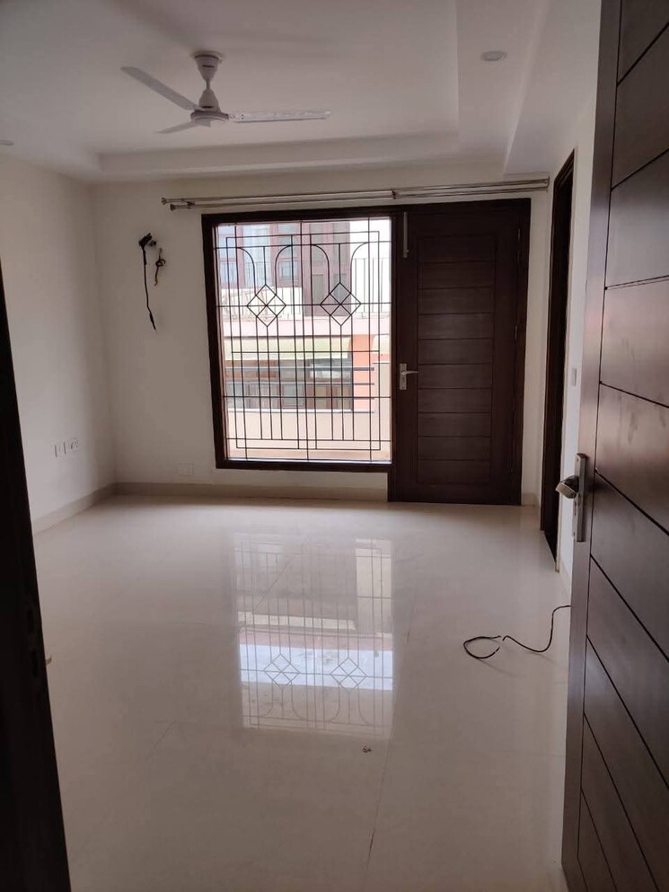 Room, sector 45 3 Bedroom 2000 Sq.Ft. Builder Floor In Sector 45 Gurgaon 8760715