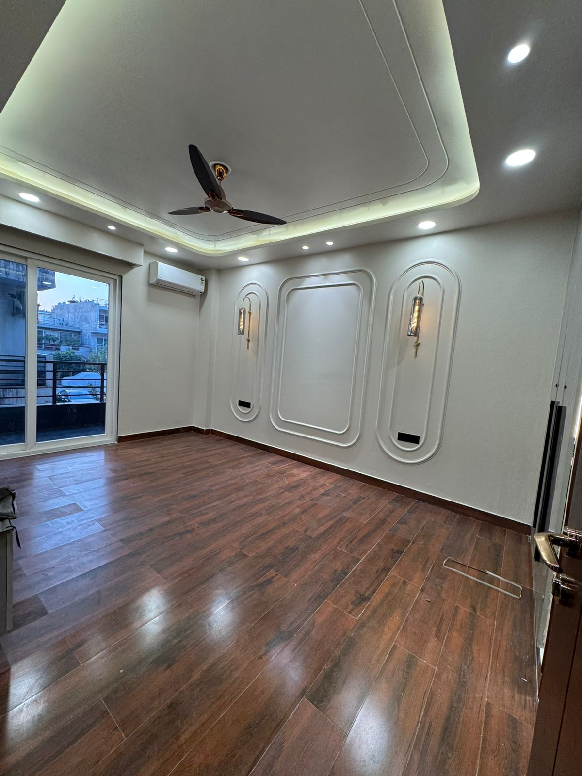 4 BHK + Pooja Room 300 Sq.Yd. Builder Floor in Uppal Southend