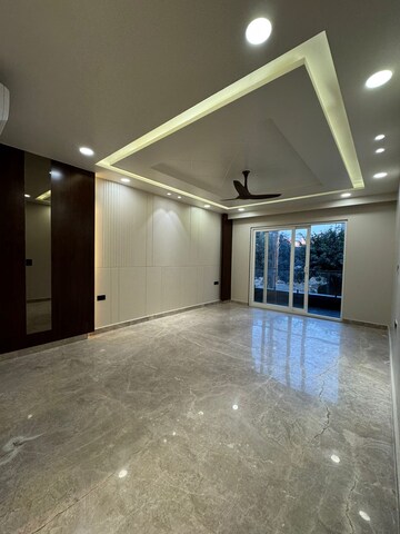 Room in 4 BHK Builder Floor at Uppal Southend, Sector 49 – for Sale