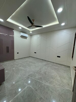 Room in 4 BHK Builder Floor at Uppal Southend, Sector 49 – for Sale