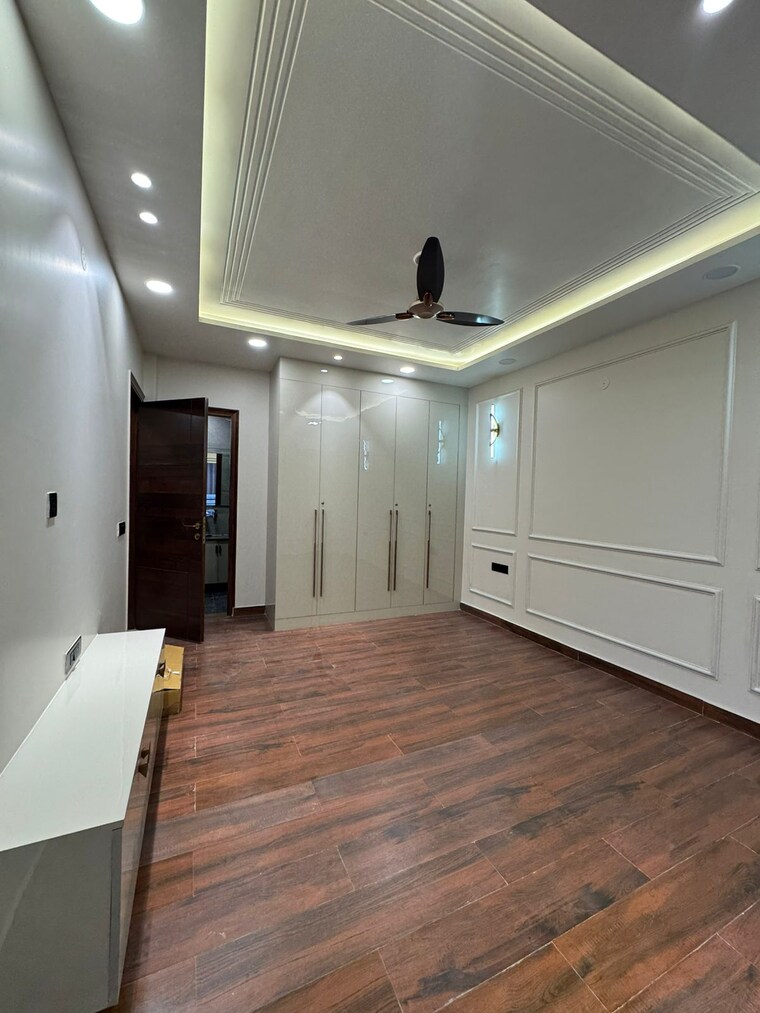 Room, uppal-southend 4 Bedroom 300 Sq.Yd. Builder Floor In Sector 49 Gurgaon 8760756