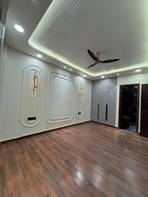 Furnished Amenities in 4 BHK Builder Floor at Uppal Southend, Sector 49 – for Sale