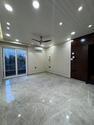 Room in 4 BHK Builder Floor at Uppal Southend, Sector 49 – for Sale