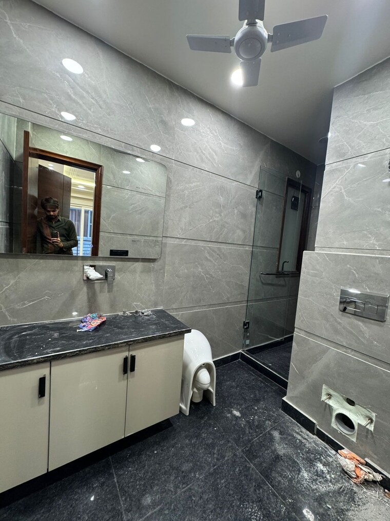 Attached Bathroom, uppal-southend 4 Bedroom 300 Sq.Yd. Builder Floor In Sector 49 Gurgaon 8760756
