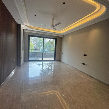 Room in 4 BHK Builder Floor at Kohli One Malibu Town, Malibu Town – for Sale
