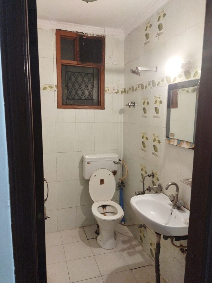 Bathroom, maidan garhi 1 Bedroom 450 Sq.Ft. Builder Floor In Maidan Garhi Delhi 8760776