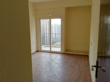 Room in 2 BHK Apartment at Tech Zone 4 Greater Noida – for Rent