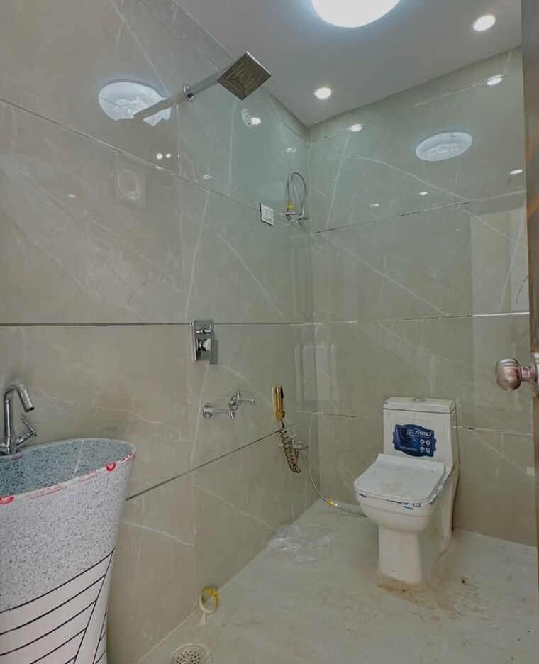 Attached Bathroom, sector 32 3 Bedroom 3150 Sq.Ft. Builder Floor In Sector 32 Faridabad 8760838