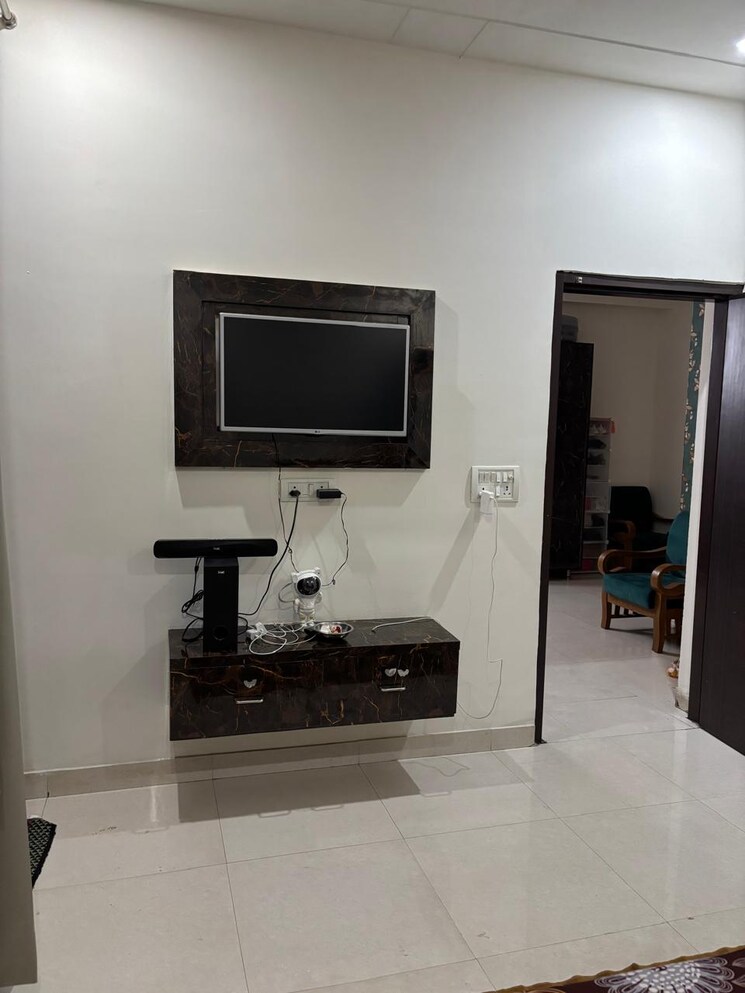 Room, sector 43 6+ Bedroom 161 Sq.Yd. Independent House In Sector 43 Gurgaon 8760855