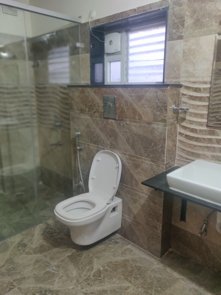 Bathroom, temple-tree-jubilee-hills 4 Bedroom 5000 Sq.Ft. Builder Floor In Jubilee Hills Hyderabad 8760873
