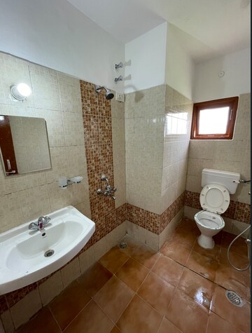 Bathroom in 3.5 BHK Apartment at Eldeco Green Woods, Gomti Nagar – for Rent