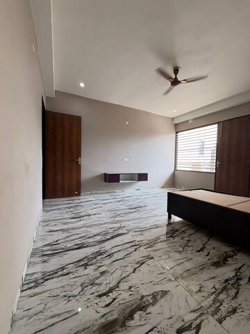 Room in 4 BHK Builder Floor at Sector 51 – for Rent