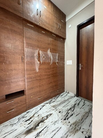 Room in 4 BHK Builder Floor at Sector 51 – for Rent