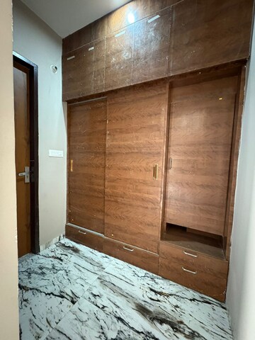 Room in 4 BHK Builder Floor at Sector 51 – for Rent