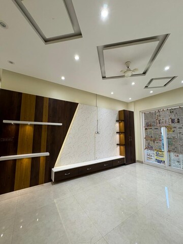 Kitchen in 3.5 BHK Apartment at Shalimar Belvedere Court, Gomti Nagar – for Rent
