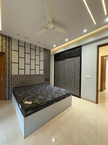 Bedroom in 3.5 BHK Apartment at Shalimar Belvedere Court, Gomti Nagar – for Rent