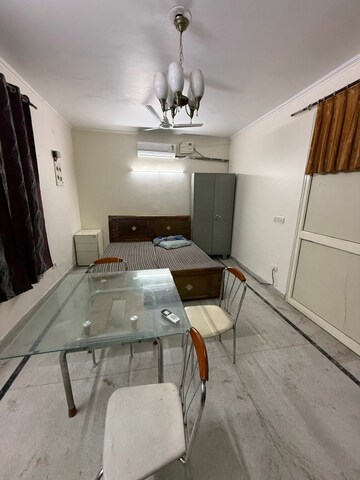 Kitchen in 2.5 BHK Builder Floor at Auram Floor, South City 2 – for Sale