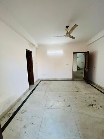 Room in 3 BHK Builder Floor at Saket – for Rent