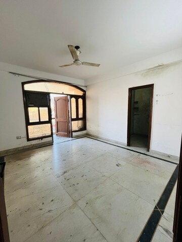 Room in 3 BHK Builder Floor at Saket – for Rent