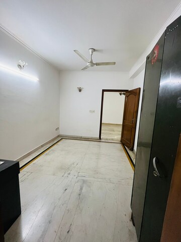 Room in 3 BHK Builder Floor at Saket – for Rent