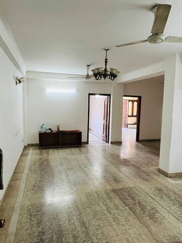 Room in 3 BHK Builder Floor at Saket – for Rent