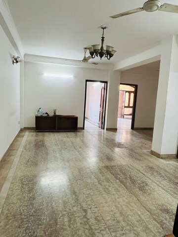 Room in 3 BHK Builder Floor at Saket – for Rent