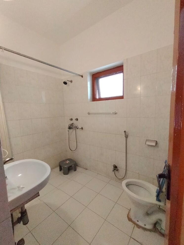 Bathroom, boutique-residential-apartments-c-253 1 Bedroom 850 Sq.Ft. Apartment In Defence Colony Delhi 8761039