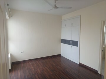 Room in 3 BHK Apartment at Mapsko Paradise, Sector 83 – for Rent