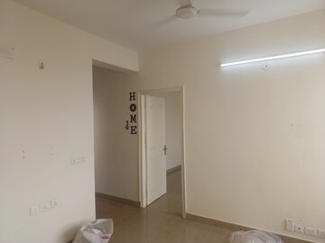 Room in 3 BHK Apartment at Mapsko Paradise, Sector 83 – for Rent