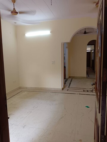 Room in 2 BHK Builder Floor at Lajpat Nagar 4 – for Rent