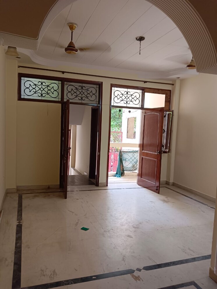 Room, lajpat nagar 4 2 Bedroom 1009 Sq.Ft. Builder Floor In Lajpat Nagar 4 Delhi 8761058