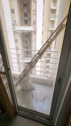 Staircase in 3 BHK Apartment at Amrapali Sapphire, Sector 45 – for Sale