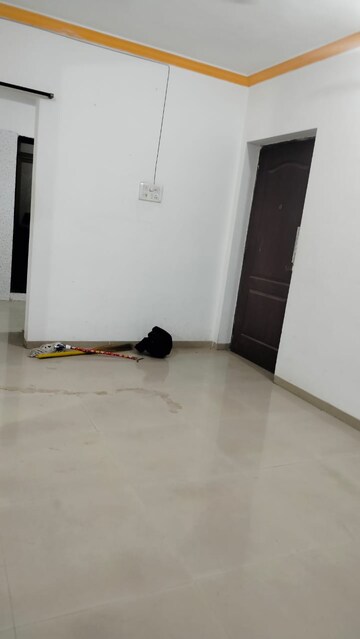 Room in 2 BHK Apartment at Solitaire Heights, Malad West – for Rent