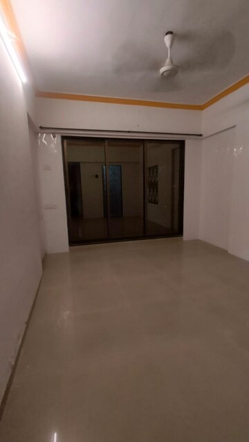 Room in 2 BHK Apartment at Solitaire Heights, Malad West – for Rent