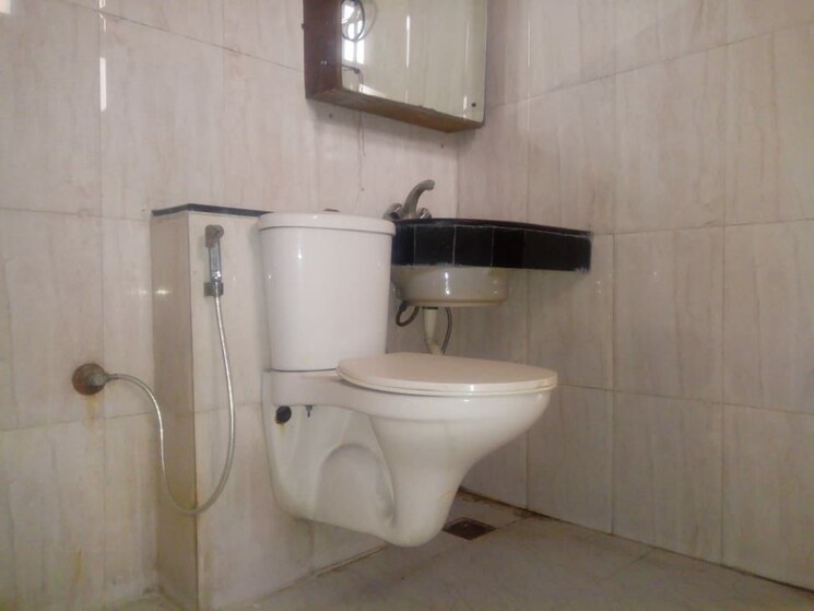Bathroom, sector 47 4 Bedroom 138 Sq.Yd. Independent House In Sector 47 Noida 8761137