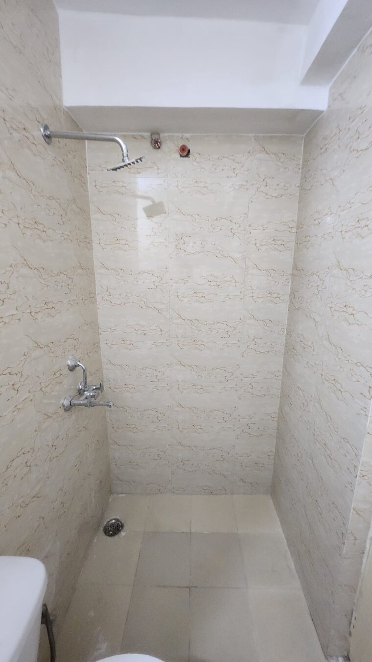 Bathroom, hindon-vihar 2 Bedroom 750 Sq.Ft. Apartment In Sector 49 Noida 8761160